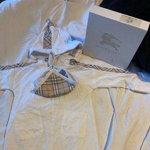 Burberry infant set with hat and bib